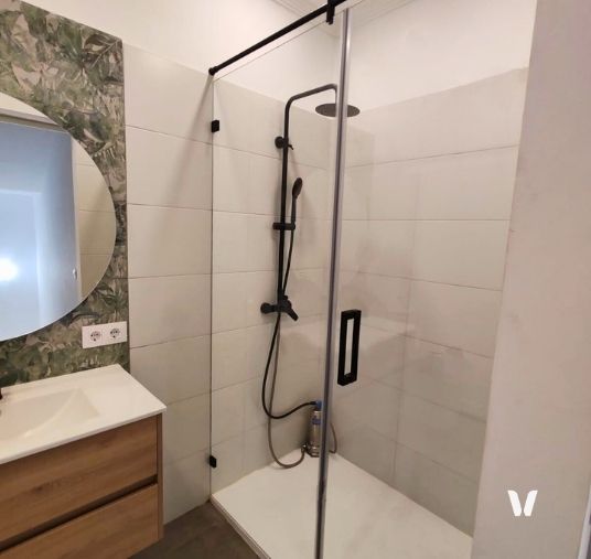 Cristalerias-en-Gran-Canaria-Vitecan-vidrio-bano