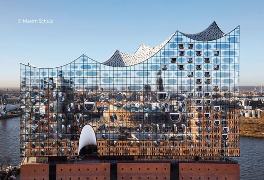 Cristalerias-en-Gran-Canaria-Vitecan-vidrio-curvado-Elbphilharmonie